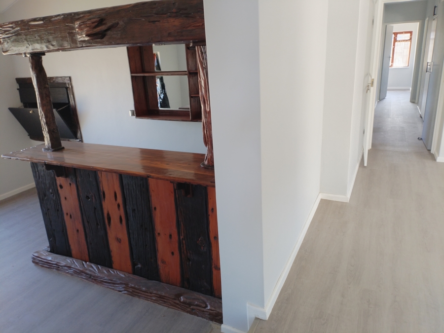 3 Bedroom Property for Sale in Bergzicht Western Cape